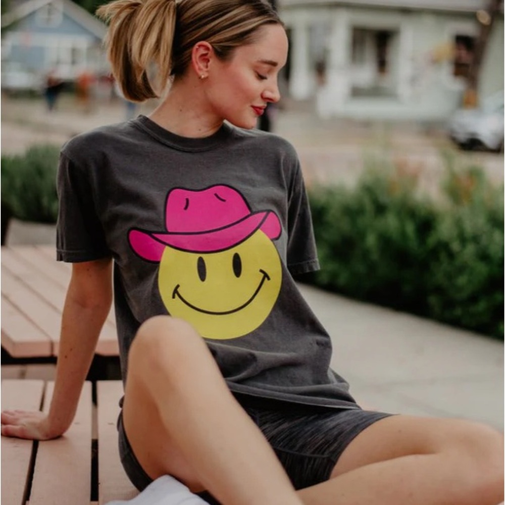 Katydid Gray Tee with Pink Hat Smiley